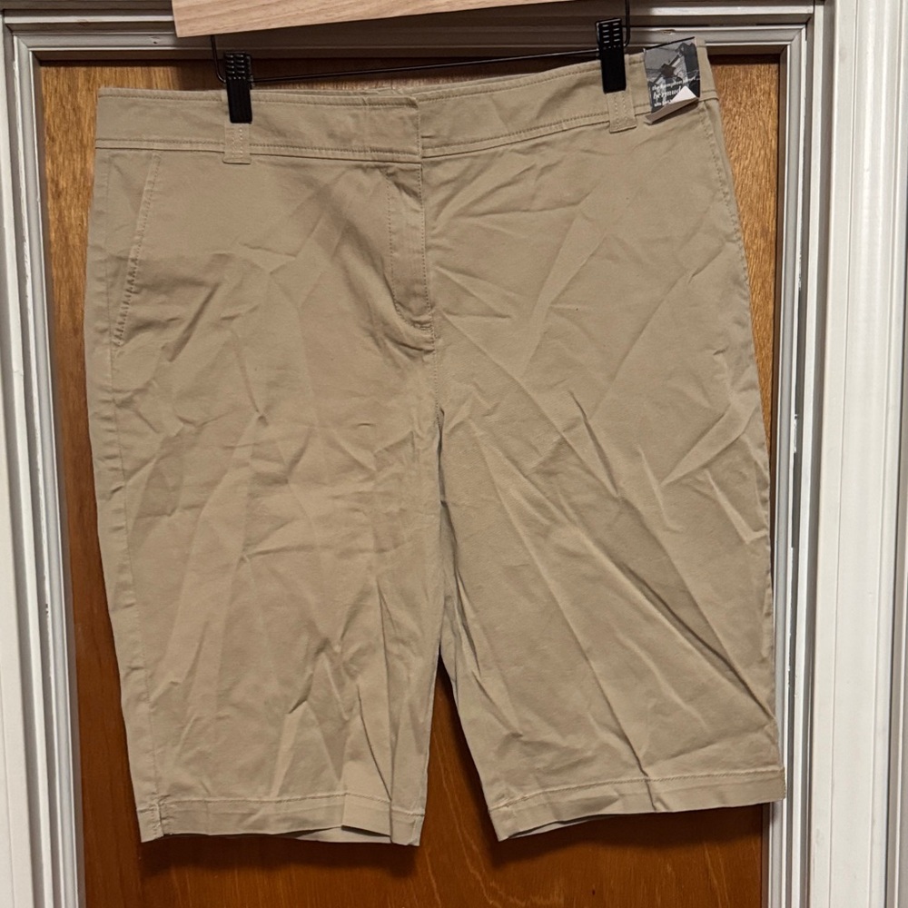 NWT New York and Company the Hampton Short Bermuda Sz 14